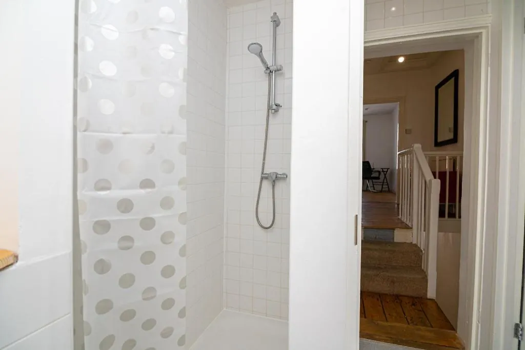 Guest house Comfy Double Bedroom London