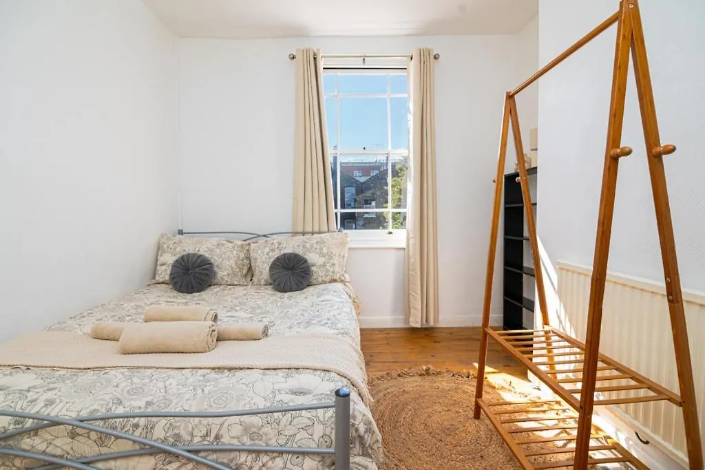 Comfy Double Bedroom London